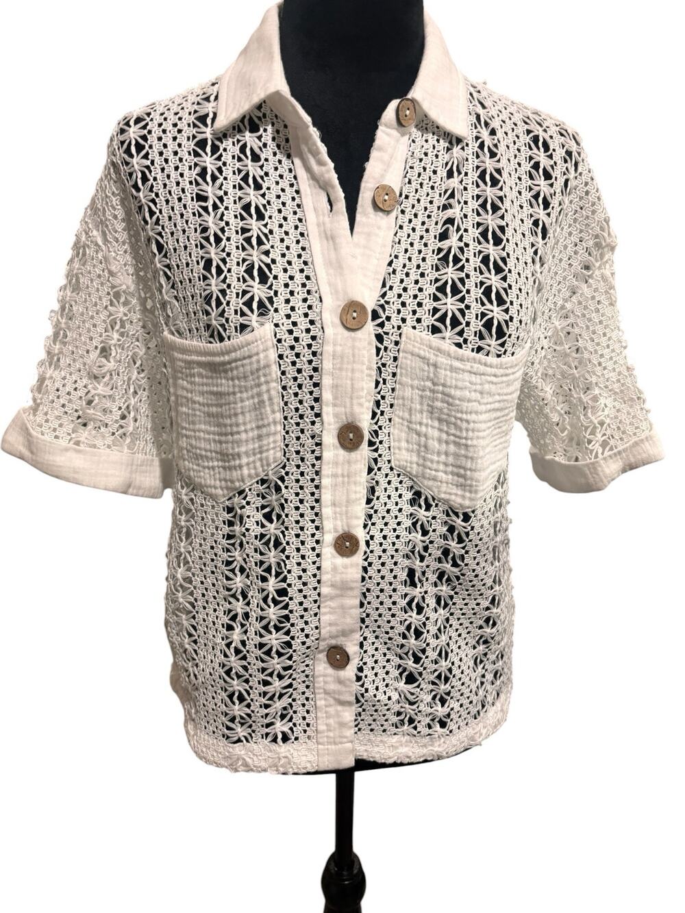 Comfort Oasis White Crochet Knit Button‑Up Top – Size M Short Sleeve
